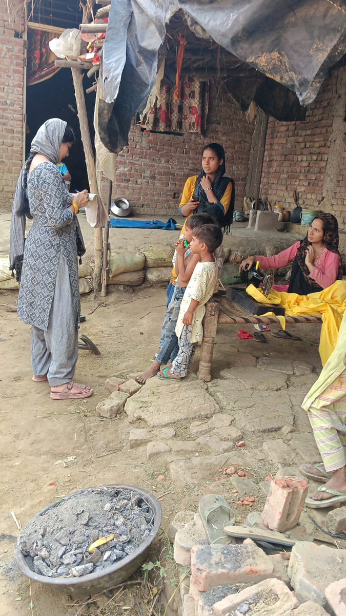 ULab Code- 800642
<a href="/SBM_UP/">Swachh Bharat Mission, Uttar Pradesh (Urban)</a> <a href="/SwachSurvekshan/">Swachh Survekshan</a>
 #कैराना- आज दिनांक 24 अक्टूबर 2025 को नगर पालिका परिषद कैराना के  वार्ड-3 मे स्पेस सोसाइटी टीम की फील्ड मोबिलाइजर द्वारा मोहल्लेवासीयो को डोर-टू-डोर जाकर गीले एवं सूखे कूड़े को अलग-अलग सैग्रीगेट करने के लिए जागरूक किया गया।  <a href="/dm_shamli/">DM Shamli</a>