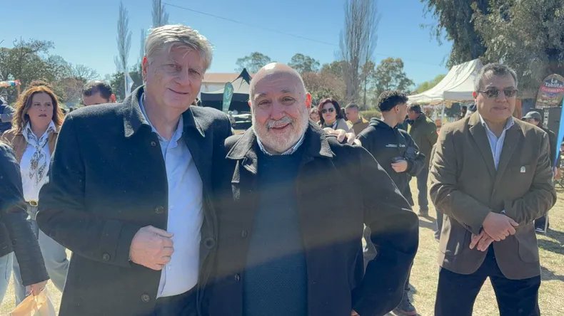 ARGENTINA VOTA 🗳️ La Pampa: Ziliotto quiere premio doble y La Libertad Avanza va por la banca del PRO

La UCR busca sobrevivir y duda: ¿se alineó tarde a Provincias Unidas? 👀

🔗 letrap.com.ar/c5419708
✍️ <a href="/JPGavazza/">Juan Pablo Gavazza</a>