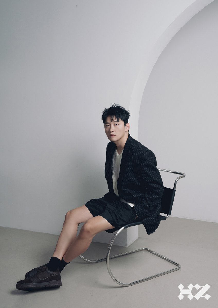 [#권승우] Hi-Moment

배우의 지금 이 순간을 기록하는 하이지음스튜디오의 새 콘텐츠 'Hi-Moment'

배우 권승우의 화보, 인터뷰 공개.

화보와 인터뷰가 궁금하시다면 HighZiumStudio.com에서 확인해주세요.

#KWONSEUNGWOO #HighZiumstudio #Hi_Moment #인터뷰 #Interview #기쁨의순간