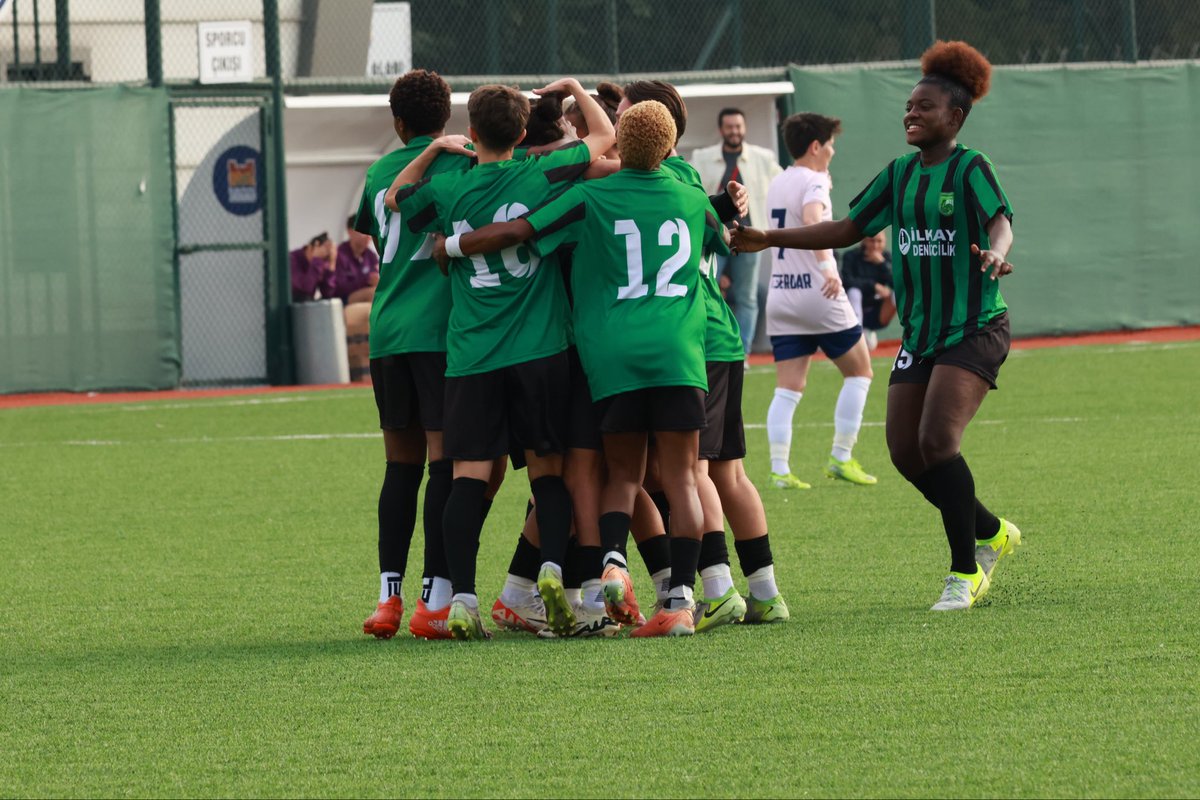 We’ll keep going, we’ll keep pushing 💪🏽🥰 🖤💚