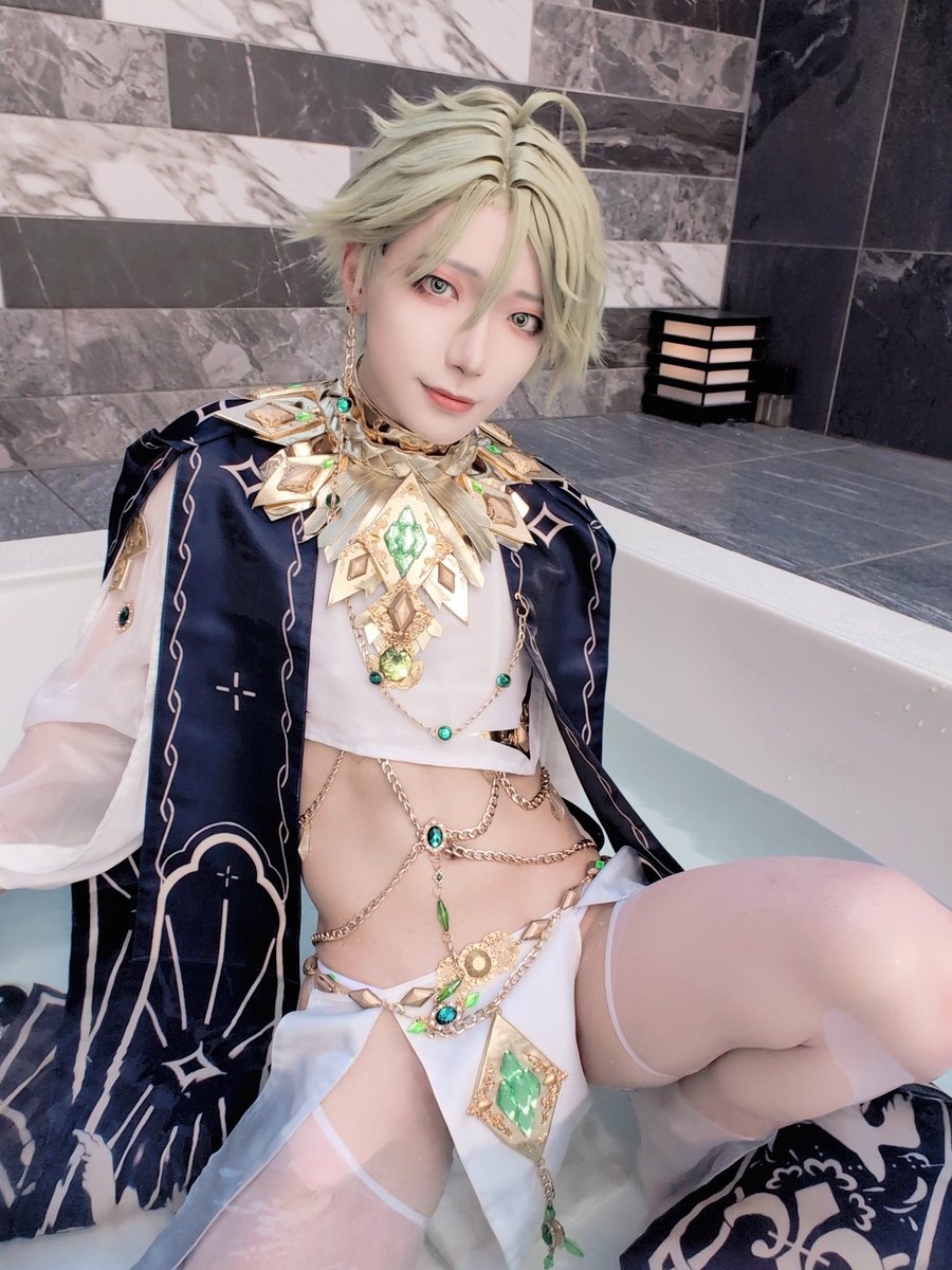 shotacon_15's tweet image. こちら男性レイヤーのSSR📗です🦀
