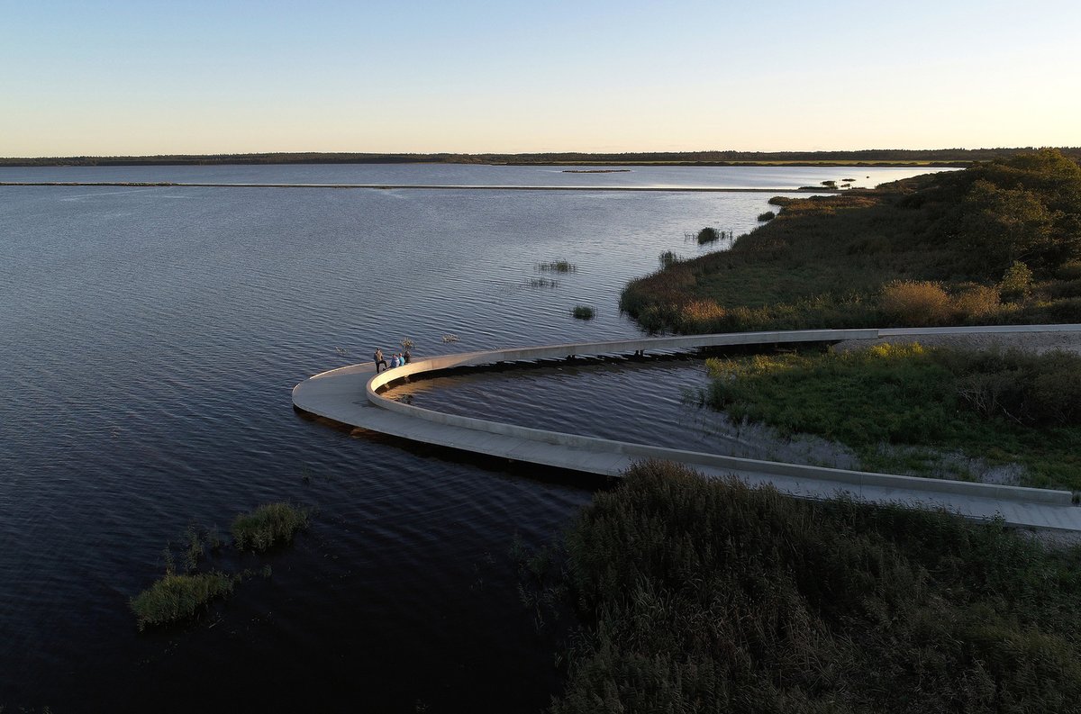 ArchDaily's tweet image. Rivers shape more than landscapes—they shape cultures, economies, and architecture. Designing by the water demands adaptability, embracing movement and change rather than resisting it.
What can river-based architecture teach us about designing with, rather than against, nature’s…