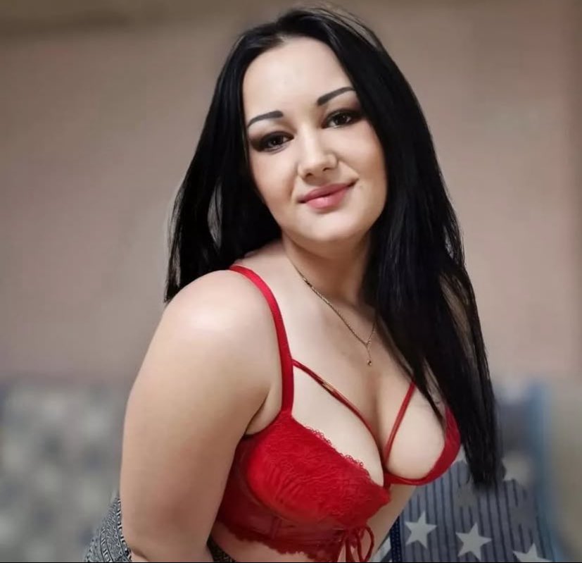 Kırmızı bana yakışmış mı sizce ? Zor taşıyorum bazen bunları ❤️🙈