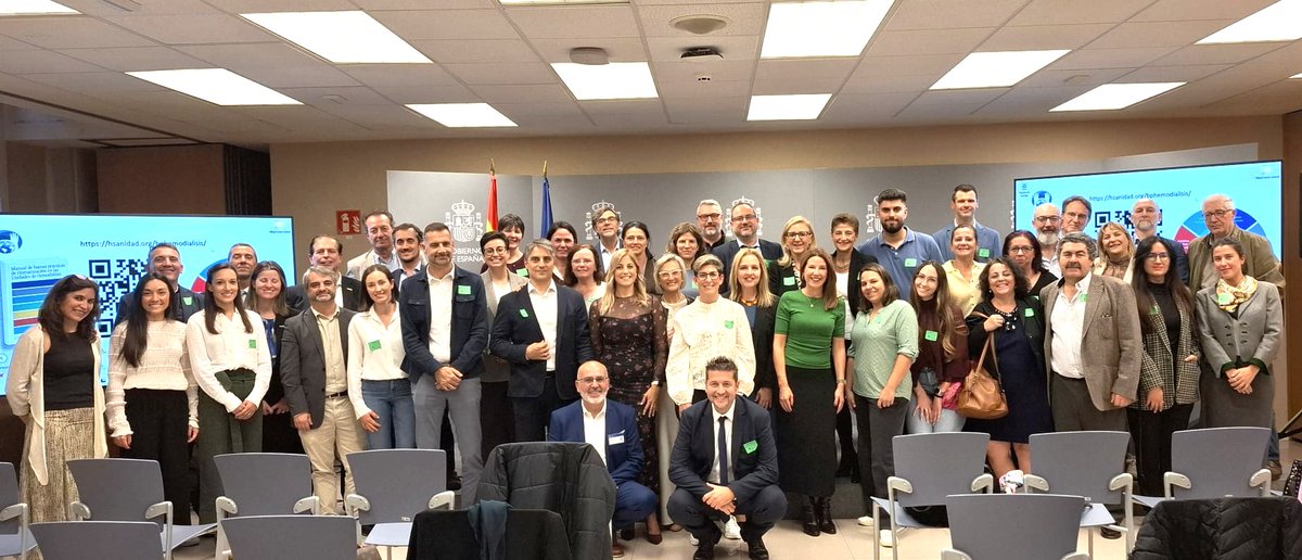 ATENCIÓN 📢📢📢

Un nuevo estándar en la atención al paciente renal: Manual de Buenas Prácticas de Humanización en Hemodiálisis 🙌🏼❤️

Ayer fue presentado oficialmente en <a href="/sanidadgob/">Ministerio de Sanidad</a>, Madrid

👉🏼Nota de prensa:
hsanidad.org/presentacion-m…

#nefrologia #renal #hemodialisis #humanizacion