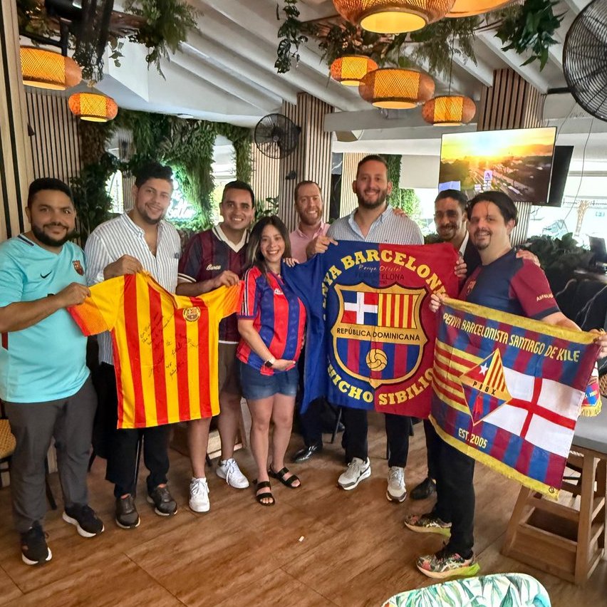 ConfePenyesFCB's tweet image. 🇩🇴🤝🇨🇱 La @PBCSibilio acogió a un miembro de la @PenyaSantiago para visualizar conjuntamente el Barça-Olympiakos.
😍 ¡La unión de las peñas, más fuerte que nunca en todo el mundo!

🔵🔴 #FemBarçaFemPenya #ForçaBarça
