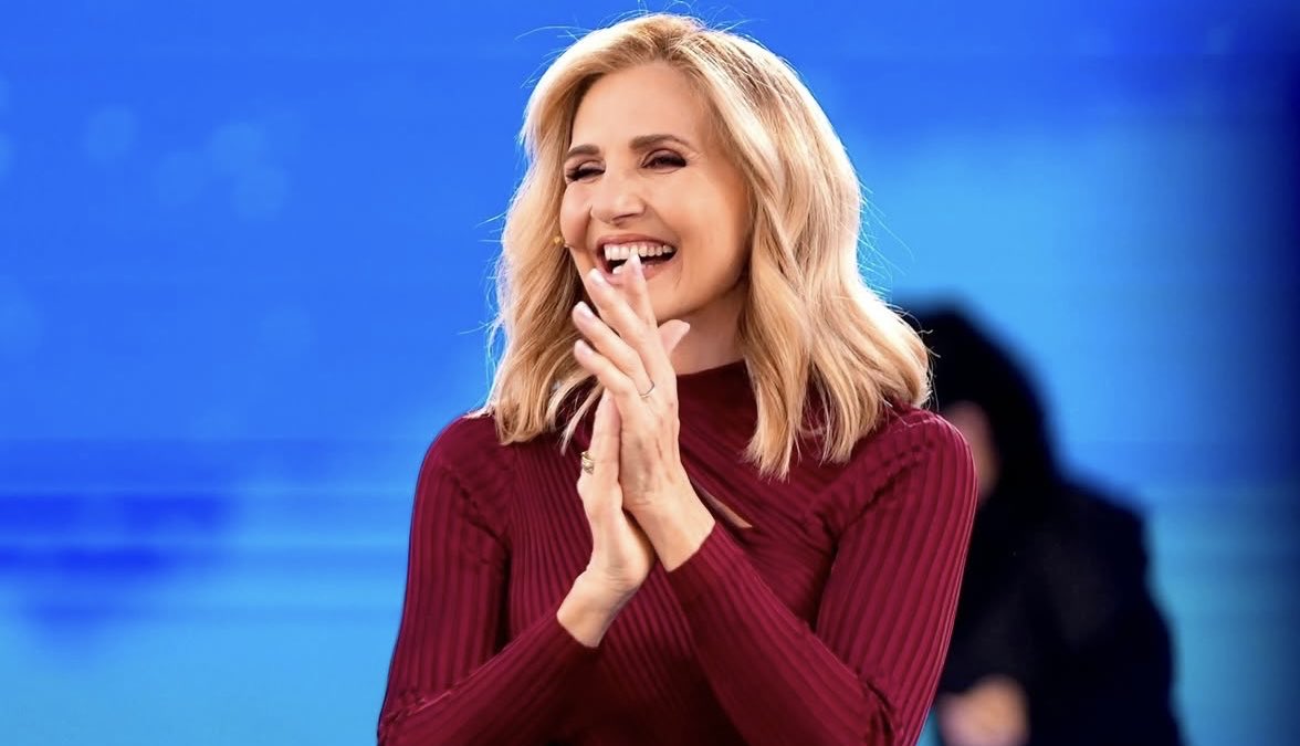 twittantoridi's tweet image. Considerazione: #ThisIsMe, con una serata monotematica dedicata a Lorella Cuccarini, seppur con altri ospiti, è cresciuto al 21%. Eppure molti blog e giornalisti in silenzio…🤡 
Se ci fosse stata un’altra conduttrice, avrebbero gridato al miracolo. 🤡 
#AscoltiTV #Amici #canale5