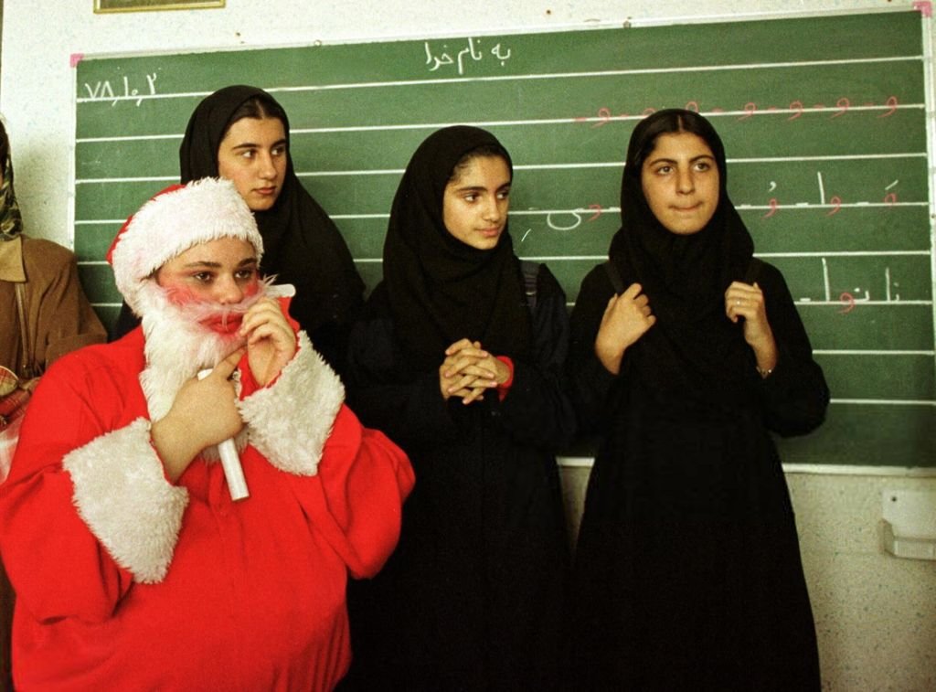 جشن کریسمس در مدرسه مسیحی آشوری
تهران ۷۸