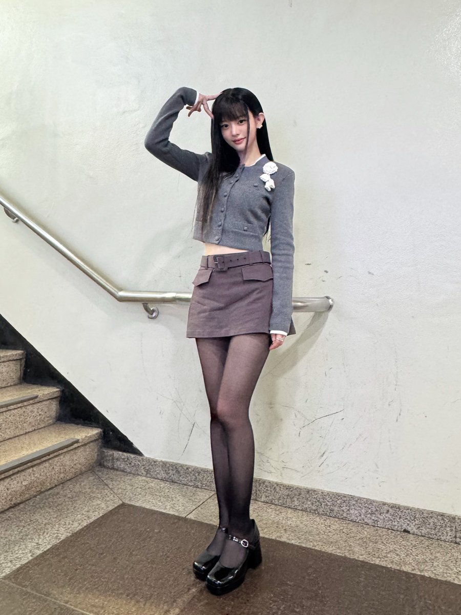 ILLIT_official's tweet photo. [#DAILY_IT]
풀뱅 민주 은행장 출석 완료 (๑•̀ɞ•́๑)✧
따뜻하게 챙겨입고 포근한 주말 보내요~🥰

251024 @ 뮤직뱅크
#MINJU #민주 #ILLIT #아일릿 https://t.co/RlaM022Uwu