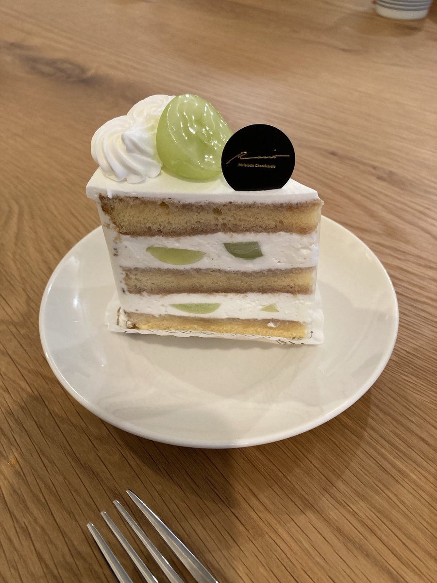 いろいろと良くしてくださってる東松原のレシィさんのケーキ。
明日土曜日のアド街に登場するそうです。