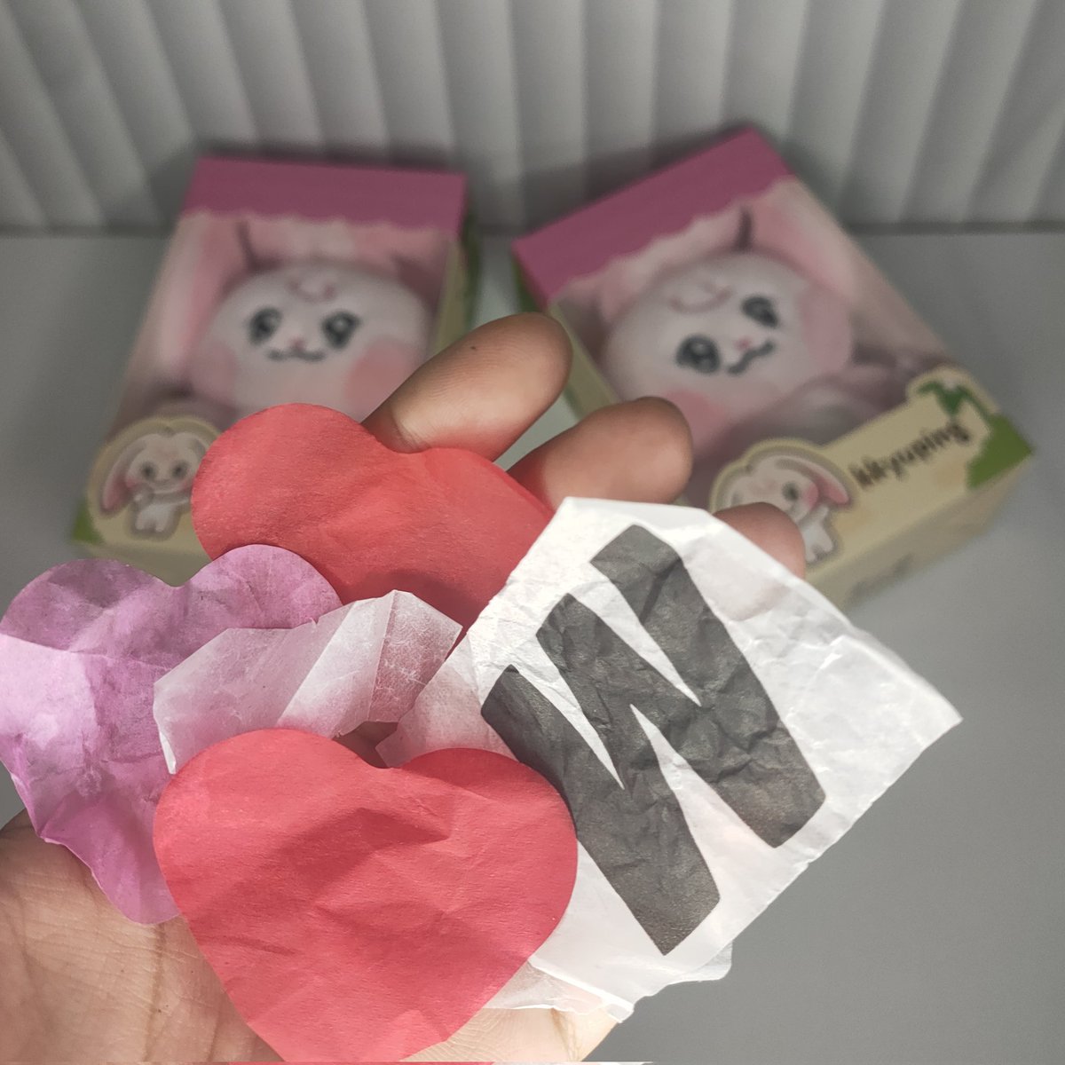 ga expect freebies nya confetti dari singapore indoor stadium itu😅 
si centil sampai dengan selamat, thankyou kak🩷 <a href="/jenjaehyuck/">alissa˚ʚ♡ɞ˚</a>