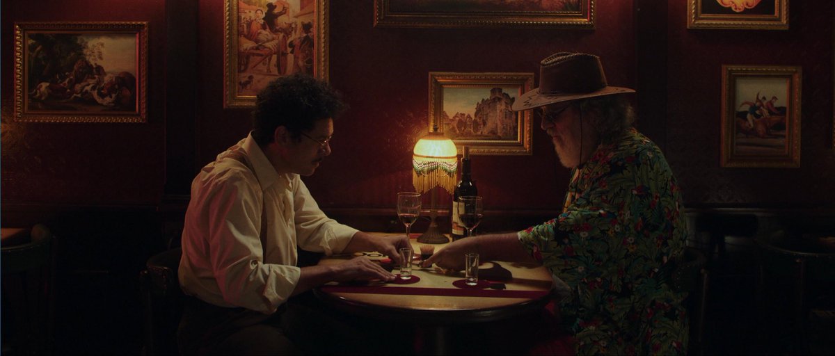 Pequeños Calvarios, de <a href="/javierpolocine/">Javier Polo Gandía</a> tiene ese tipo de humor negro que te hace reír y a la vez reconocerte un poco. No todas las historias me han llegado igual, pero en general es muy divertida, con una estética cuidada y una fotografía que sabe sacar partido a cada detalle.