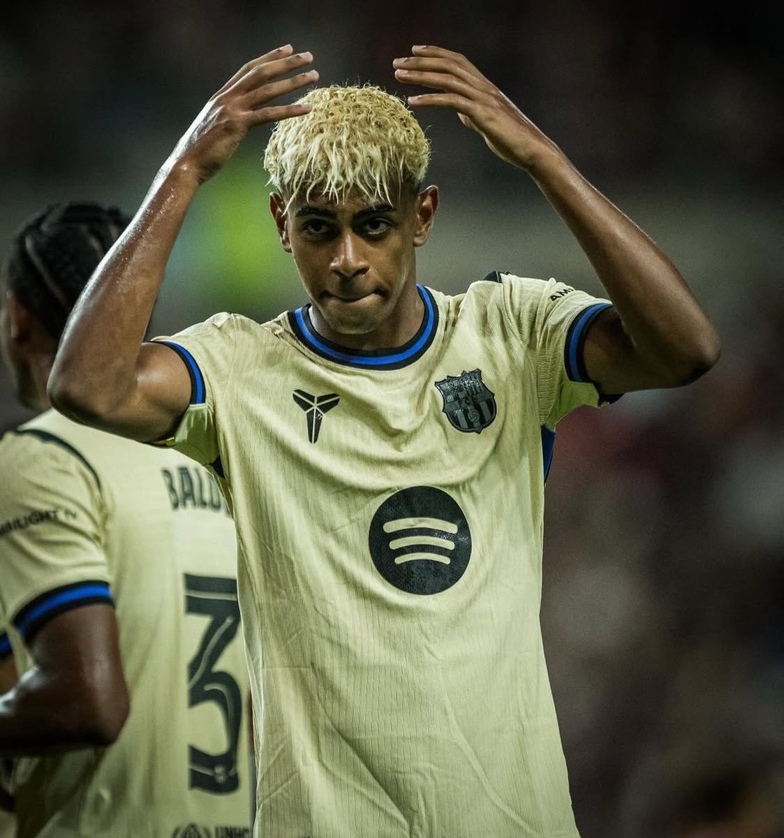 Uno marcó 30 goles en Clásicos y jamás habló mal del Real Madrid.

El otro no lleva ni 30 goles en su carrera con el Barça y va por los medios riéndose del Real Madrid como si fuese Maradona cuando no mejora a Mahrez.

Están apoyando lo que siempre han odiado.