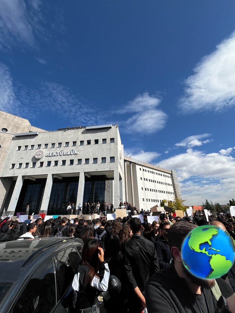 helltfujah's tweet photo. biz alandayiz ama Meliha gundemde dahil degil
rektor cik disari
Meliha’yı an
aciklama yap
kampusu halka kapat #erciyesüniversitesi https://t.co/atbDYQlhrV