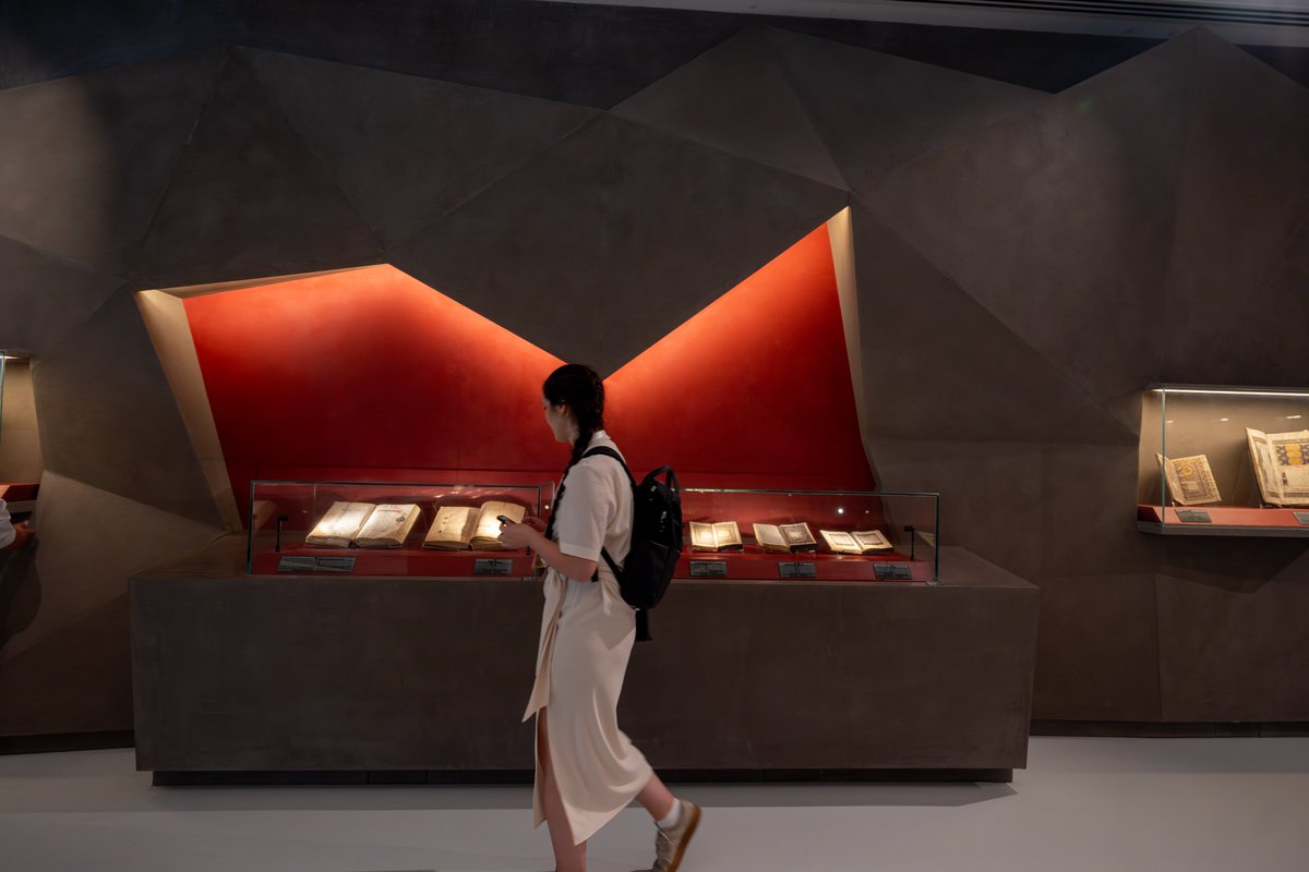 mbrlae's tweet image. The #MohammedBinRashidLibrary welcomed a delegation from the Center for Strategy and Cultural Diplomacy (@CscDiplomacy ) to explore its leading experience and outstanding services across various cultural and knowledge fields, and to discuss means of collaboration in themes…