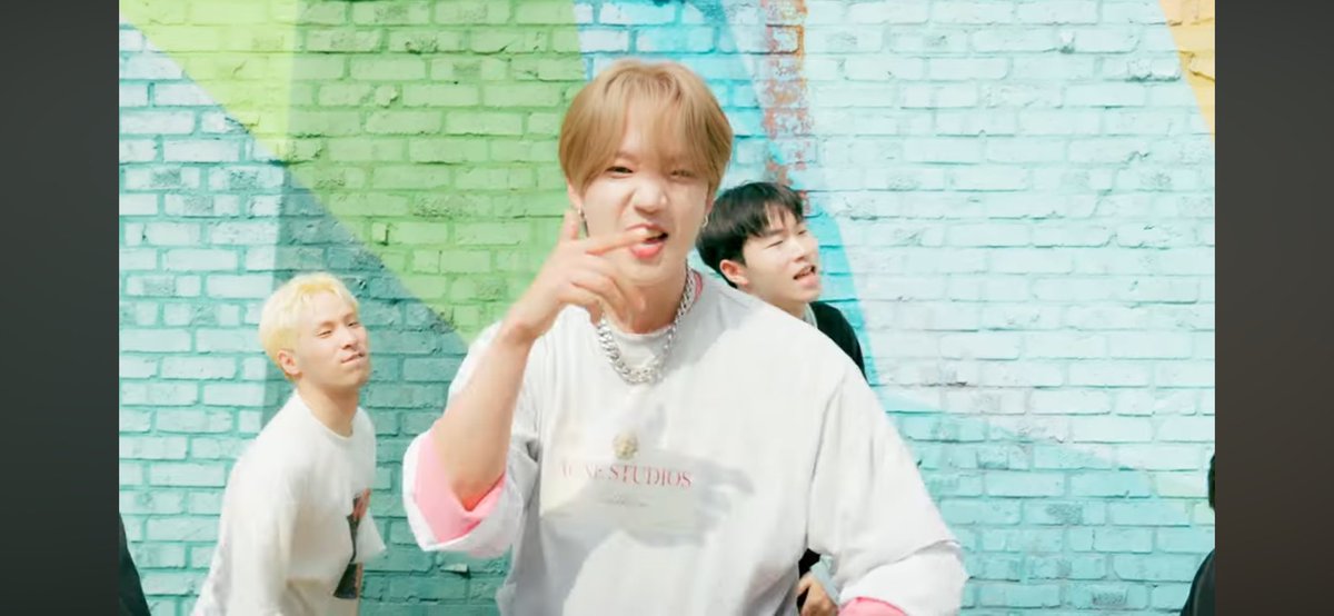 ยองมินกับท่าประจำตัวของเขา

ก่อนเดบิวต์ vs ปัจจุบัน😂💚

#임영민 #LIMYOUNGMIN #イムヨンミン
#Bang_Bang #UNFOLDING_COLORS