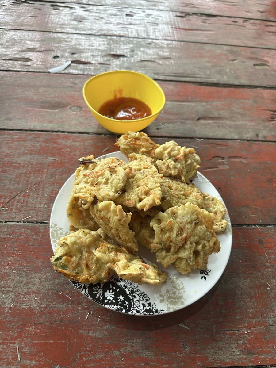 Bangun tidur tadi langsung jumatan, abis jumatan nongkrong sampai ashar langsung ada yg ambil beberapa unit milik mah timana we #jumatberkah tea nya nu penting mah bala bala haneut sih cocok nengkasna cuaca kieu mah 👌🏻