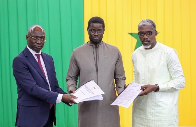 Félicitations au acteurs ✌🏾
Le Président de la République, Bassirou Diomaye Faye, a présidé ce jeudi 23 octobre 2025 la première session du Conseil Supérieur d’Orientation Agro-Sylvo-Pastorale (CSOASP), instance de dialogue stratégique entre l’État et les acteurs du monde rural.
