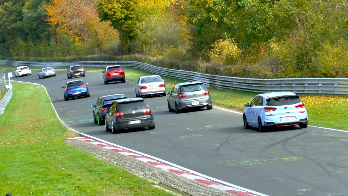 VLNClub's tweet photo. Rush Hour auf der #Nürburgring #Nordschleife Touristenfahrten am 18. &amp; 19.10.2025
🎥 https://t.co/JWlyV2QPi8 https://t.co/YtvjPHak92