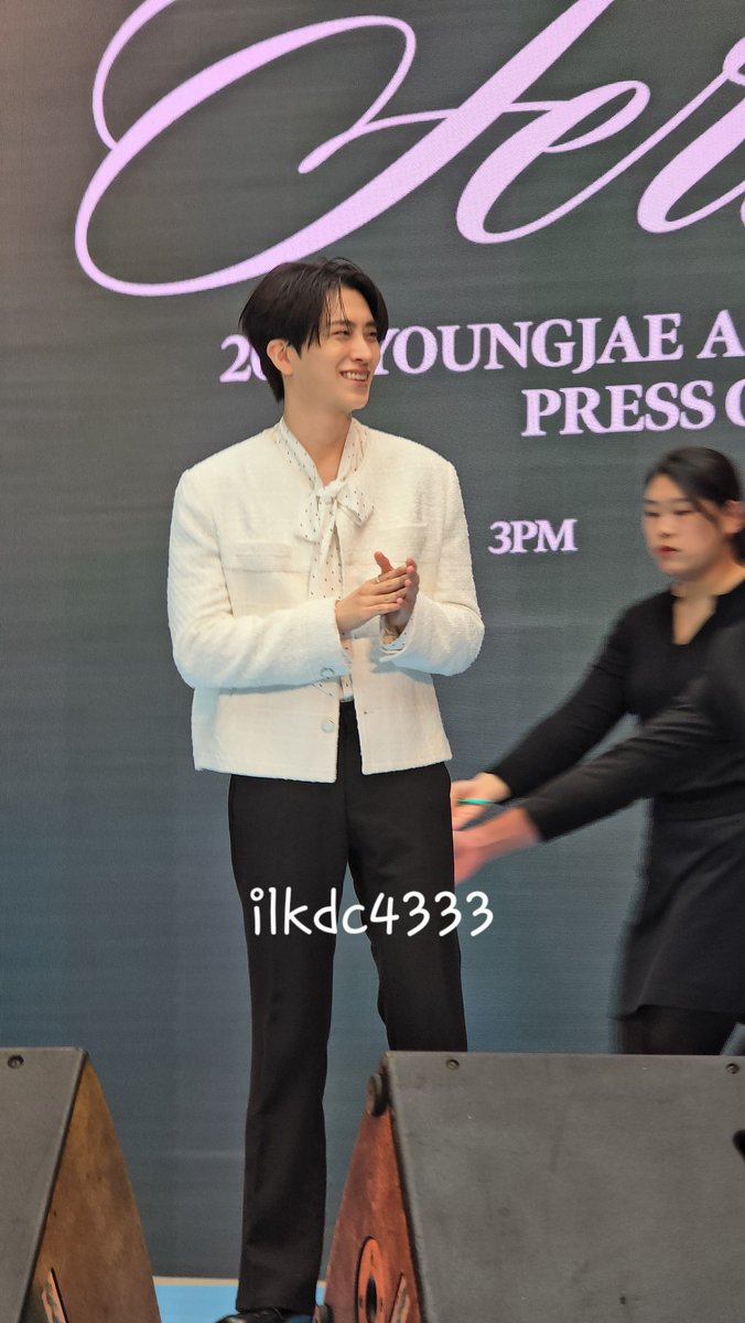 ilkdc4333's tweet image. แล้วดูยิ้มตอนเห็นพี่เคเจ ซนมาก 😆 #YoungjaeAsiaTourinBKK #Fermata_inBKK
#영재 #YOUNGJAE