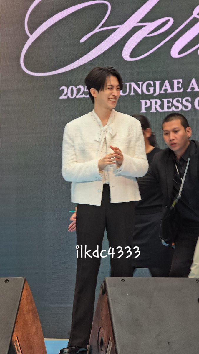 ilkdc4333's tweet image. แล้วดูยิ้มตอนเห็นพี่เคเจ ซนมาก 😆 #YoungjaeAsiaTourinBKK #Fermata_inBKK
#영재 #YOUNGJAE