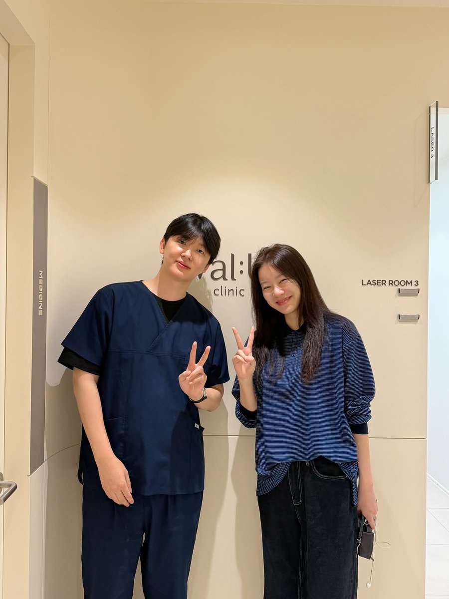 Came in for a visit and left feeling great! ✨
Big thanks to the incredible team at Val:U clinic for their attention and making the experience so pleasant. Ready to shine my value after some self-care! Look, we even got a matching 'peace sign' photo!✌️