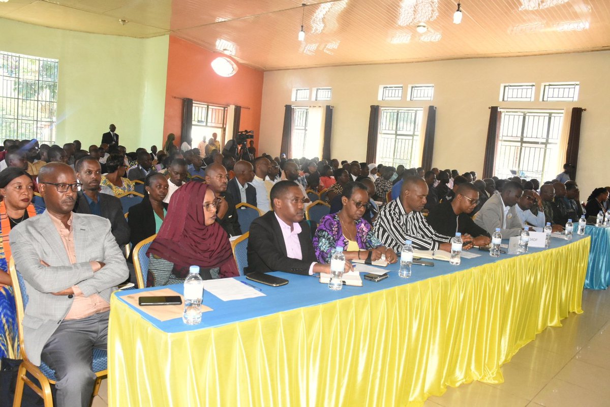 Radio Nyagatare 95.5 FM (@radionyagatare) on Twitter photo I <a href="/GatsiboDistrict/">Gatsibo District</a> hateraniye inama y'Ihuriro ry'Ubumwe n'Ubudaheranwa yateguwe ku bufatanye na <a href="/Unity_MemoryRw/">Ministry of National Unity and Civic Engagement</a> igamije kwimakaza umuco w'amahoro, ubufatanye n'ubumwe mu bayobozi n'abaturage, mu rwego rwo guteza imbere imibanire myiza bishyigikira iterambere rirambye ry'Igihugu. I <a href="/GatsiboDistrict/">Gatsibo District</a> hateraniye inama y'Ihuriro ry'Ubumwe n'Ubudaheranwa yateguwe ku bufatanye na <a href="/Unity_MemoryRw/">Ministry of National Unity and Civic Engagement</a> igamije kwimakaza umuco w'amahoro, ubufatanye n'ubumwe mu bayobozi n'abaturage, mu rwego rwo guteza imbere imibanire myiza bishyigikira iterambere rirambye ry'Igihugu.