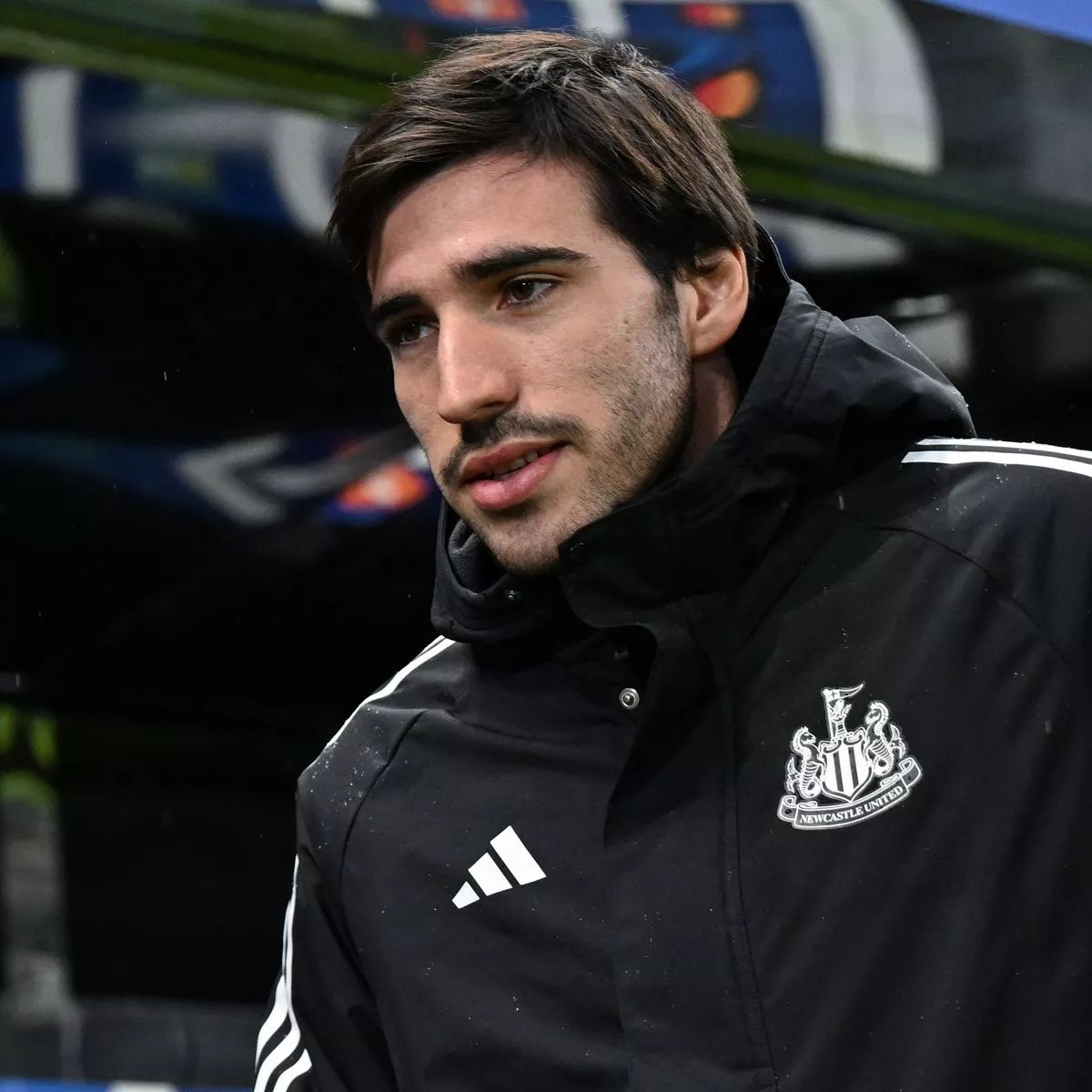 ⚫️⚪️🚨 إيدي هاو في المؤتمر الصحفي قبل مواجهة فولهام يؤكد تمديد ساندرو تونالي عقده سراً مع نادي نيوكاسل يونايتد خلال فترة إيقافه بسبب قضية المراهنات ، عقد تونالي سيمتد حتى عام 2029 مع خيار التمديد لعام إضافي .. #NUFC
