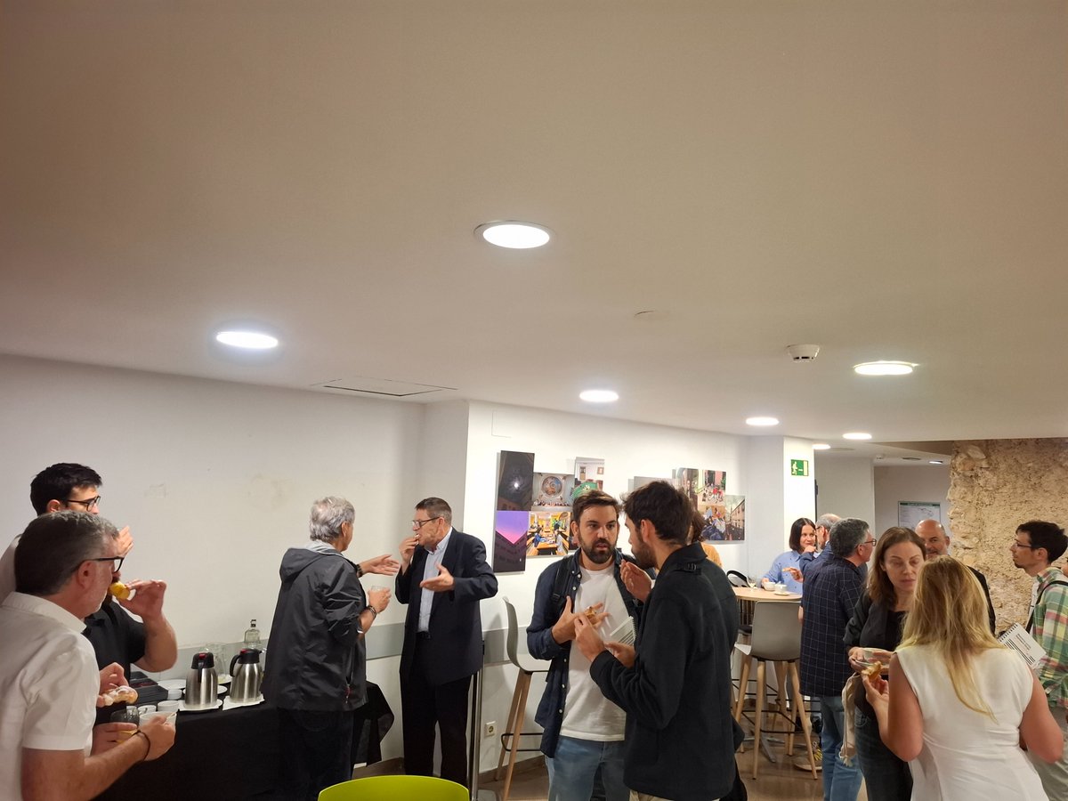 📝🏠 El 18 d'octubre vam estar, amb <a href="/IdeasForEurope/">Coppieters Foundation</a> i <a href="/fnexe/">Fundació Nexe</a>, al CM Rector Peset debatent sobre habitatge amb el workshop "El dret a l'habitatge: crisi social i solucions polítiques".

🤩 Moltes gràcies a totes les assistents! Les vostres aportacions van ser molt valuoses.