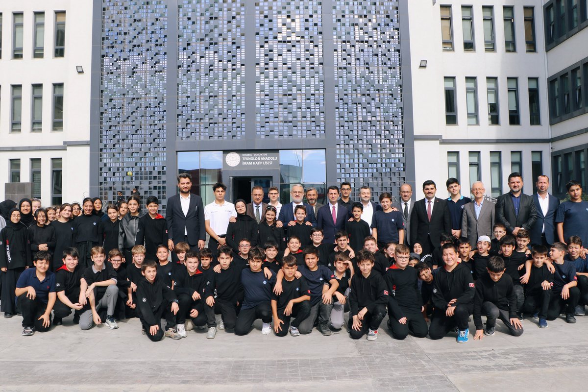 🇹🇷Milli Eğitim Bakan Yardımcısı Sayın Muhammet Bilal Macit ve Kaymakamımız Sn. @naif_yavuz Genç Mucitlerle Buluştu.

📌Milli Eğitim Bakan Yardımcısı Sayın Muhammet Bilal Macit, Sancaktepe Teknoloji Anadolu İmam Hatip Lisesini ziyaret ederek okulda yürütülen proje çalışmalarını