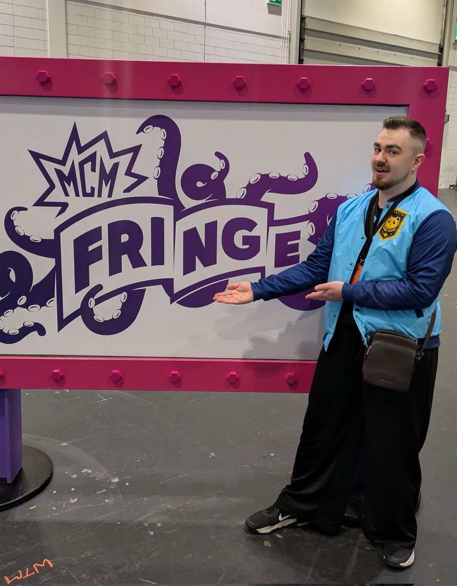 JustAshJD's tweet photo. @MCMComicCon / @EGX is finally upon us 🙌 So excited for the weekend and our Just Dance session later today at 3:05 hosted by the queen that is @emzy_leigh https://t.co/tI4QSAOKjB