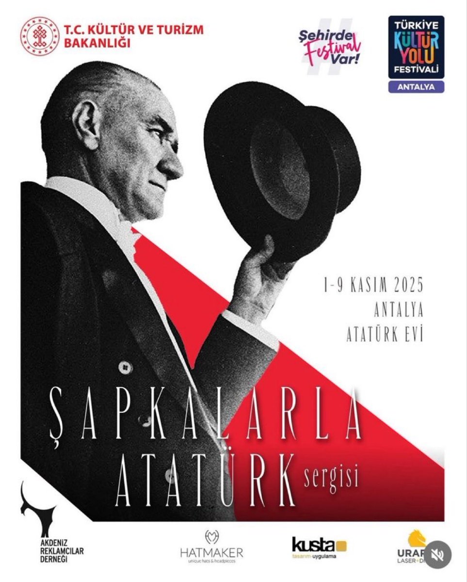 Gazeteci Furkan Bölükbaşı, şapka sergisi yapacak olan Kültür ve Türizm Bakanlığı ile AK Parti'ye yeter diyerek tepki gösterdi:

"Sarığını çıkarıp şapka giymediği için asılan binlerce kahramanın torunları size oy verdi, destek verdi, sizi korumak için darbe gecesi sokağa dökülüp