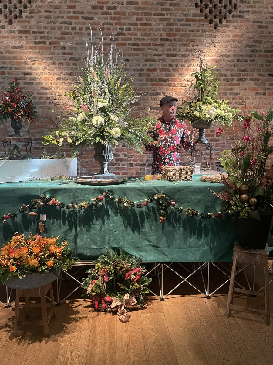 Jonathan Moseley Floral Demonstration 
(and optional lunch)
Tue 9 &amp; Wed 10 Dec

Tickets also include entry to the Hall for our Fantasy Florals, gardens &amp; parking

Refreshments on arrival

Full details and to book
arleyhallandgardens.com/whats-on/whats…

<a href="/jpmoseley/">Jonathan Moseley</a>