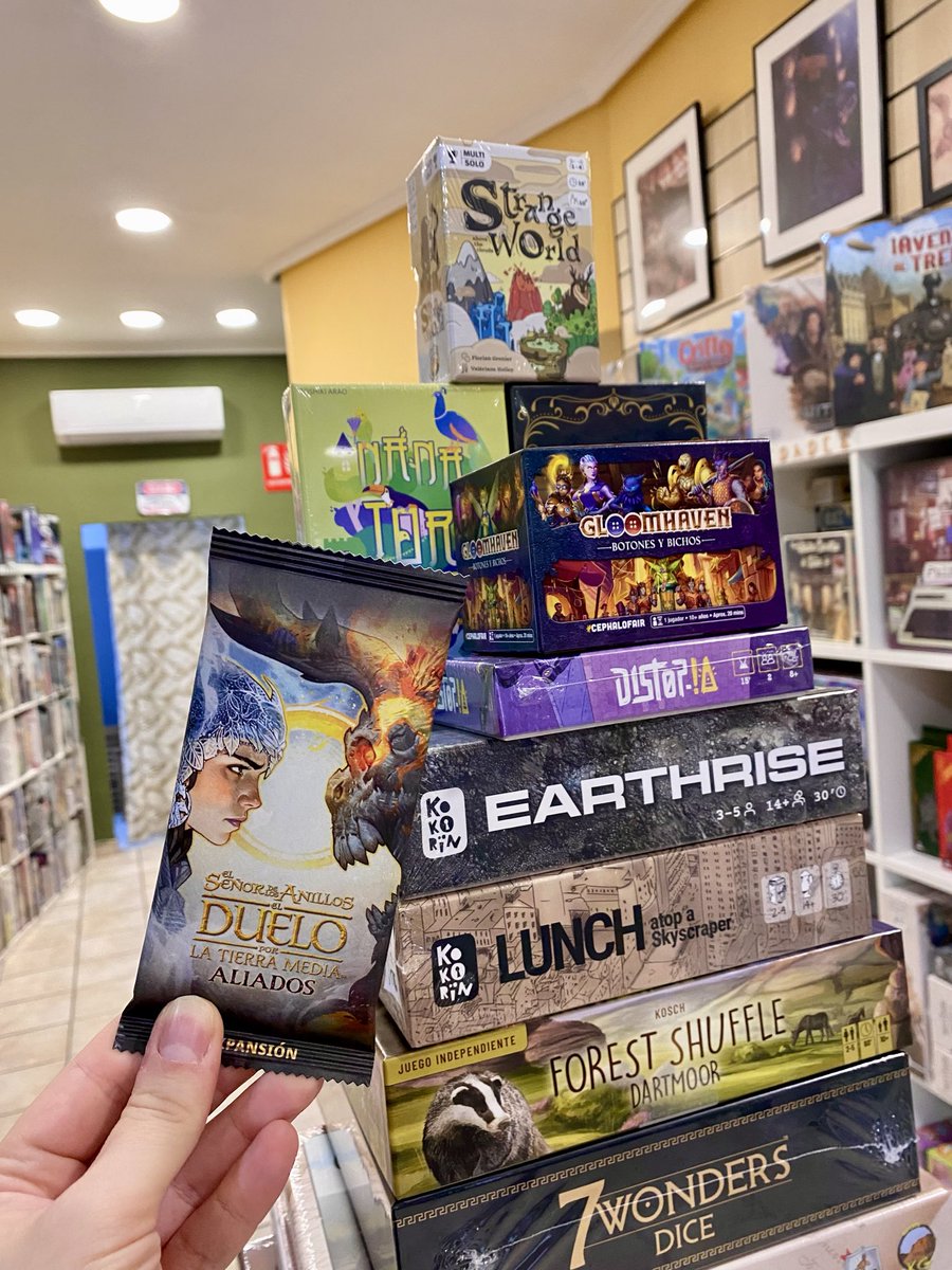 📦✨ ¡No fuimos a Essen Spiel… pero la torre la hemos montado igual! 😎
Casi 2 metros de juegos recién llegados a Ludosaurus 🎲
Porque no hace falta volar a Alemania para vivir el hype lúdico.
Móntate tu propia torre con nosotros 🦕💖
👉 ludosaurus.com