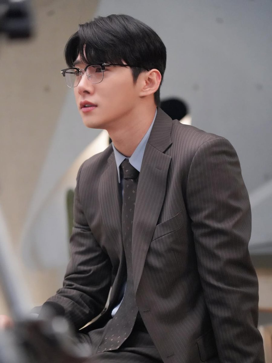 SJH_JPFC's tweet photo. [seojihoon_official訳] 
「#マイ・ユース」KOOHIND📸

ビハインド公開٩(•◡•)۶
キム・ソクジュ不在の今週、寂しくならないようにお届けします

これまで応援してくださった皆さま、ありがとうございました💓

-

#서지훈 #ソ・ジフン #마이유스
#managementkoo 

https://t.co/qKquhUA9nJ https://t.co/EEMiZYrNr3