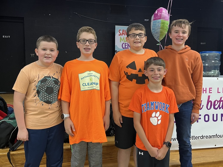 DLBeckwithMS's tweet photo. 🧡 Beckwith Middle School came together for Unity Day Thursday! Students and staff wore orange to show our commitment to kindness, inclusion, and standing up against bullying. Together, we make BMS a place where everyone belongs. #UnityDay #BeKind #WeAreDR https://t.co/c9dVO1fbH5