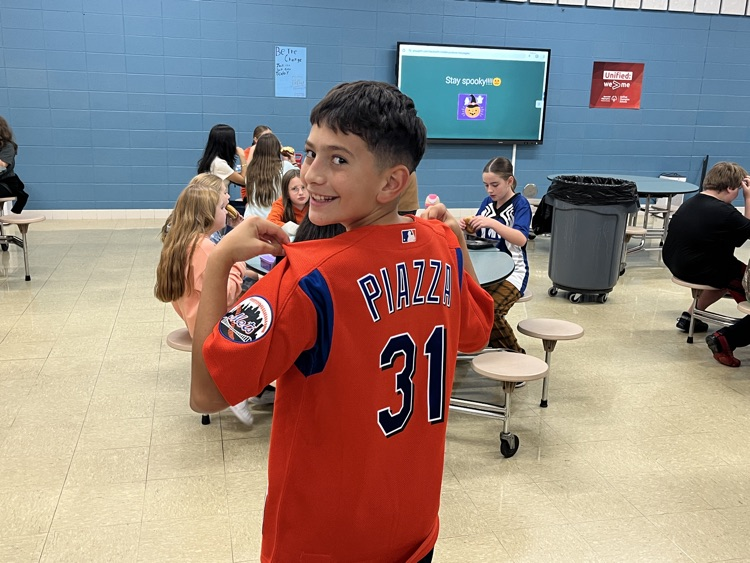 DLBeckwithMS's tweet photo. 🧡 Beckwith Middle School came together for Unity Day Thursday! Students and staff wore orange to show our commitment to kindness, inclusion, and standing up against bullying. Together, we make BMS a place where everyone belongs. #UnityDay #BeKind #WeAreDR https://t.co/c9dVO1fbH5