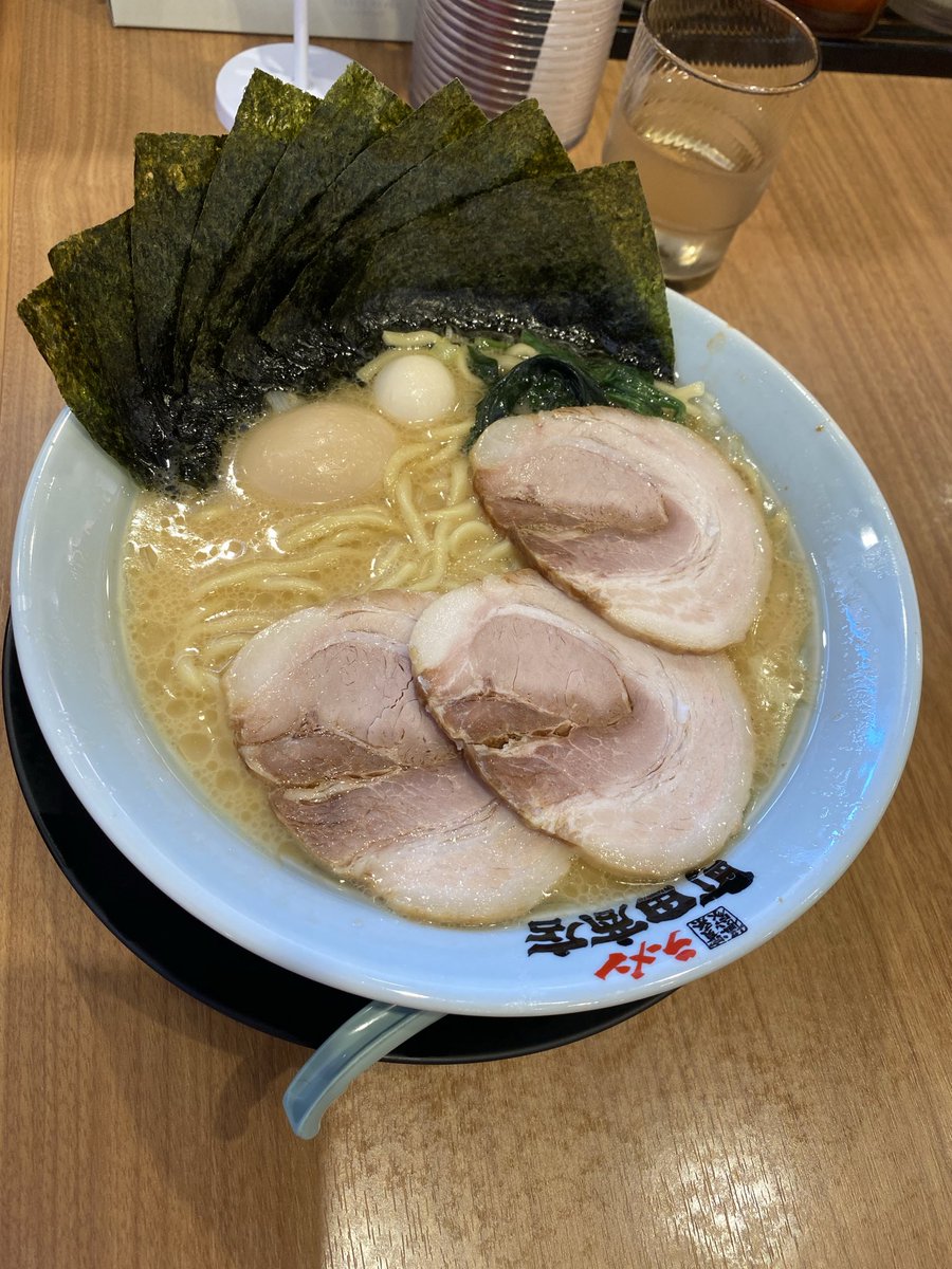お疲れ様です。お父さんとラーメン食べてきました。わたしの好きな町田商店です。家系ラーメンです。最近ずっと町田商店がすきです。のりましましで。
久しぶりに富士宮戻ってきたので、本当久しぶりのラーメンでした。唐揚げもおいしいです。赤ちゃんの分まで栄養とります。
#妊娠 #赤ちゃん