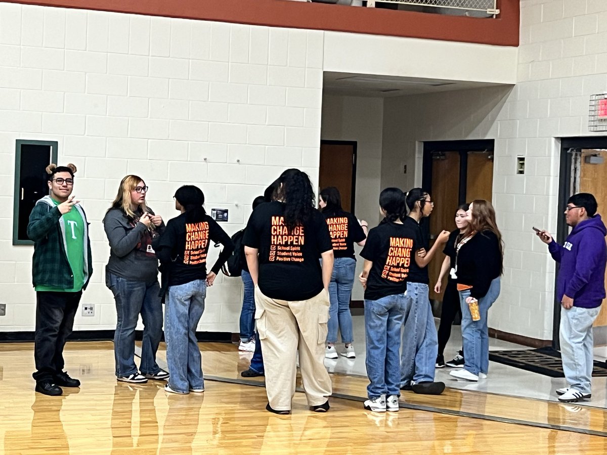 JordoSimmons's tweet image. Ready for the WFAA Game of the Week Pep Rally celebrating a big win yesterday!!!! @westmesquitehs #westsidebestside #westsidestandard