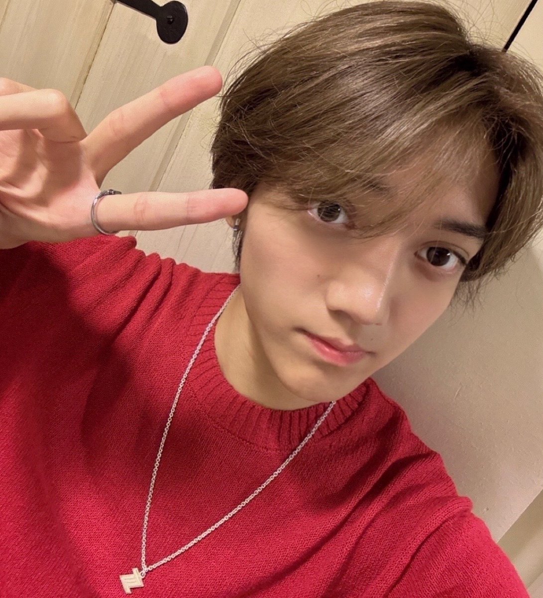 bmsg_trainee's tweet image. ⸜ ✉️#LETTER_FROM_TAICHI✨ ⸝

日に日に涼しくなって秋服を着るのがとても嬉しい #TAICHI です🍁🍂

BMSG FES’25では野外ステージの開放感と高揚感の中、社長と先輩方のパフォーマンスに興奮しまくりました！！いつか同じステージに立つ日のためにひとつ残らず目に焼き付ける気持ちで見ていました！…