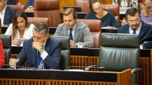 🔴 Un sillón vacío, la teta de Anabel y Ángela Claverol

➡️ Moreno Bonilla, lejos de querer solucionar el fallo e ir al tuétano, ahorma una lluvia de promesas inalcanzables mientras aparenta "mano tendida" a las víctimas y las acusa de propagar "infundios" diariosabemos.com/politica/sillo…