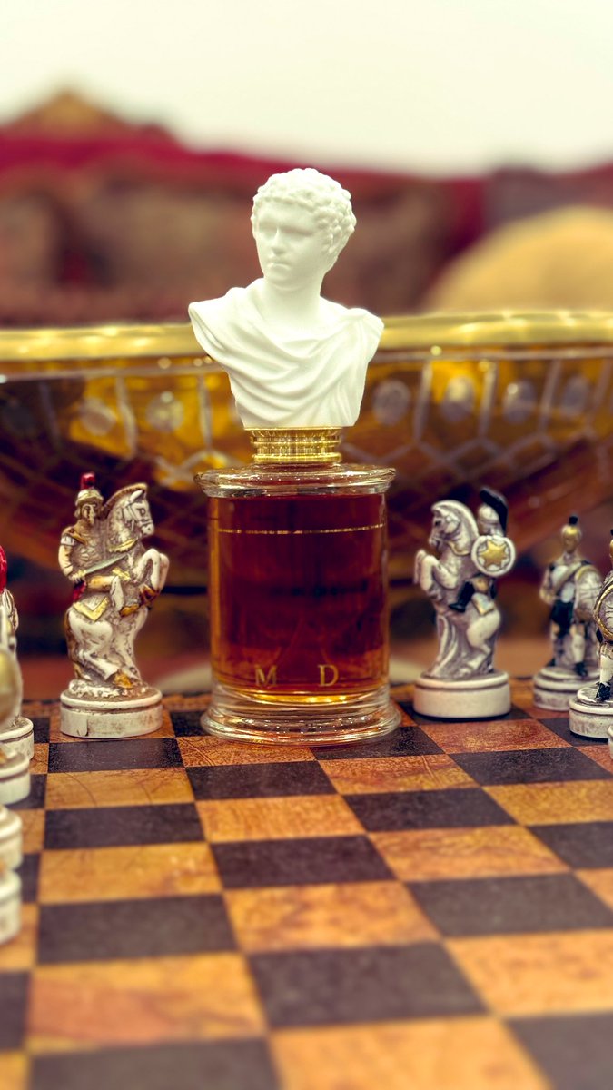 نسخة التمثال في هذه التحفة العطرية ليست ترفا بل تجسيد لتقدير الفن الكلاسيكي وجمال التفاصيل🔥 

بتوقيع العطار الفرنسي صاحب التحف العطرية 👌🏻
Bertrand Duchaufour 

#SOTD 
#Roadglide_007