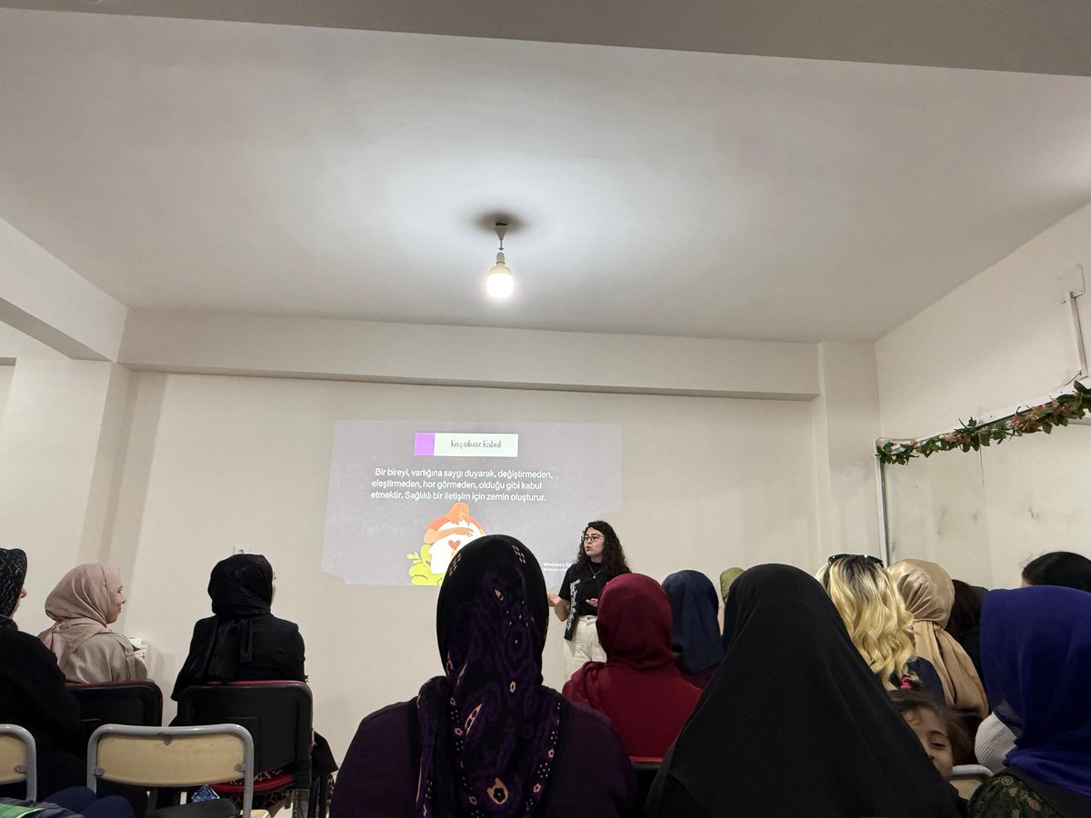 Siverek Kaymakamlığımızın himayesinde Sosyal Yardımlaşma ve Dayanışma Vakfı Müdürlüğü ile koordineli olarak Aile Destek Eğitim Merkezinde(3) seminer verilmiş olup seminerlerimiz aylık devam edecektir. <a href="/siverekkaymakam/">SİVEREK KAYMAKAMLIĞI</a> <a href="/salihsakmia/">Salih Sak</a> <a href="/n_kapanoglu/">n_kapanoglu</a> <a href="/hasansildak/">Hasan ŞILDAK</a> <a href="/UrfaValiligi/">T.C. ŞANLIURFA VALİLİĞİ</a>