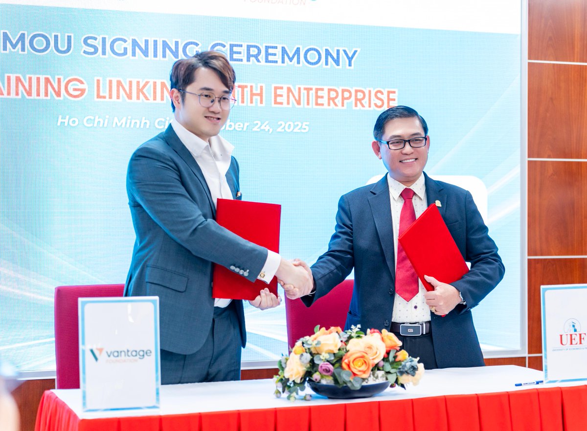 vantagefdn's tweet photo. Vantage Foundation – Supporting the Next Generation of Vietnamese Leaders

We’re proud to partner with the University of Economics and Finance (UEF) for the Korea–Vietnam Global Capstone Design 2025!
 With a sponsorship of VND 50 million, we’re empowering Vietnamese and Korean students to collaborate, innovate, and create real-world solutions in business and technology. “Investing in youth is investing in the future.” – Steven Xie, Executive Director, Vantage Foundation. Together, we’re building a stronger, more sustainable future for the next generation. 🌏✨
#VantageVietnam #VantageFoundation #UEF