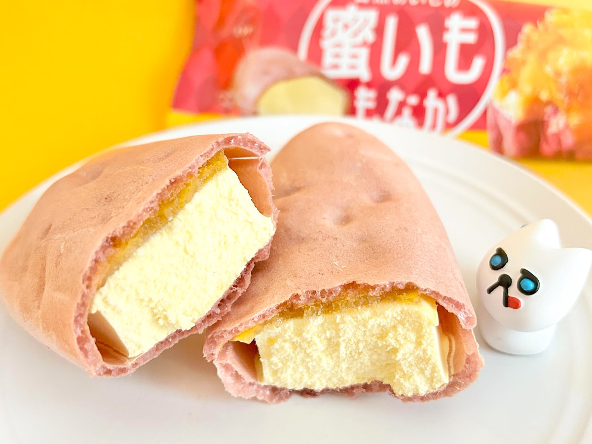 doorfumi2018's tweet image. 【食べたぜ】セブンでハントした「甘熟おいもの蜜いももなか」だぜ！
焼き芋型のもなかに、濃厚なさつまいもあんとさつまいもアイスがおさまってるぜ。しっとりお芋の甘さが味わえて大満足だぜ。
#オヤツハント