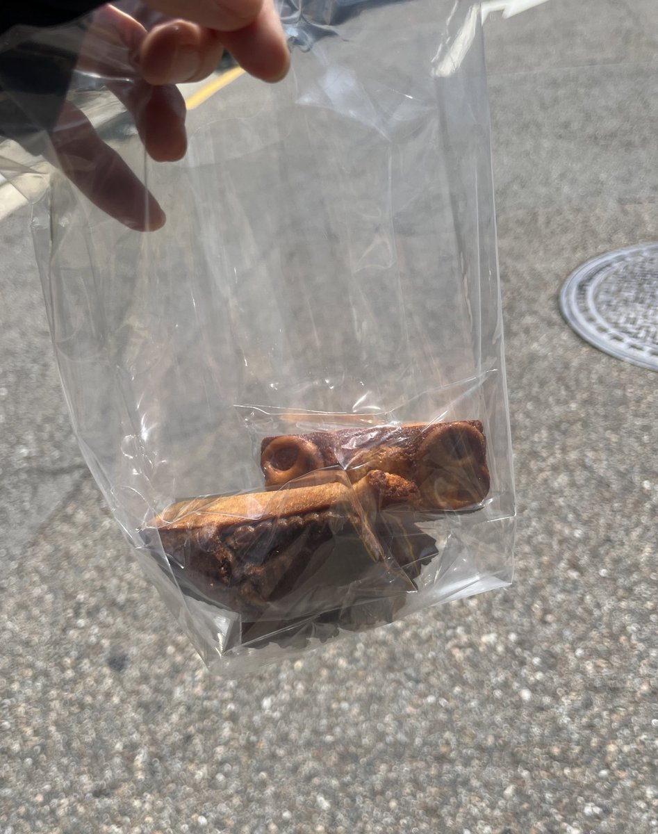 가족 가게가 아니라 정말 고민하다 올리는데요, 서울 목동(신정동) 솜베이크 다들 꼭 가주세요🥲 안 달고 고소한 휘낭시에 파는 가게인데 디저트 안 좋아하시는 저희 엄마도 인정하신 곳이에요. 평일이든 주말이든 갈 때마다 항상 손님이 저밖에 없어요…
5호선 신정역에서 도보 6분거리입니다!!