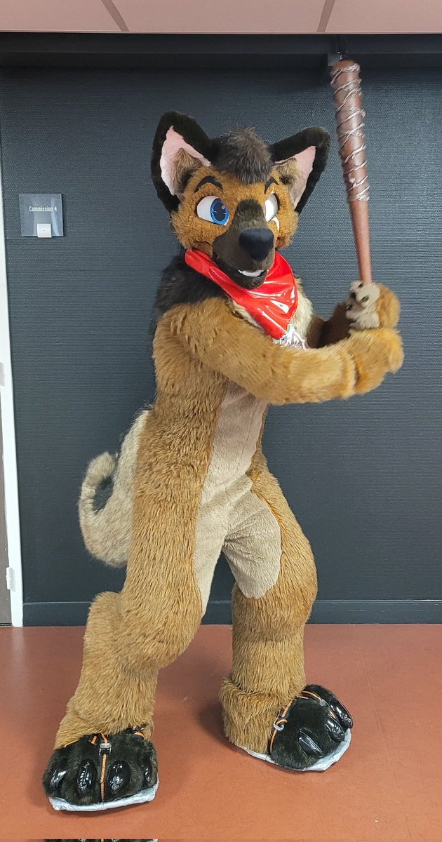 MaxDetsh's tweet image. What did you say 😡 ?! Say that again... OR YOU&apos;LL MEET MY BERTHA 😈 !

T&apos;as dis quoi, là 😡 ?! Répètes ça... OU TU VAS FAIRE CONNAISSANCE À MA BERTHA 😈 ! 

Photos 📸 a.v.alexia (facebook ou Instagram)

#fursuitfriday #fursuit #furryfandom  #furries #furriesfandom