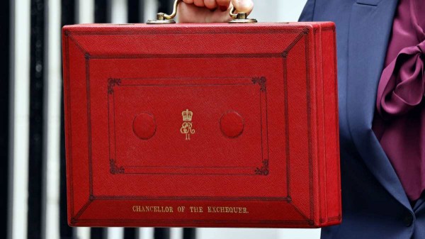 👀 Tax shake-up ahead? Rachel Reeves may extend National Insurance to firm partners — raising £1.9bn for the Treasury. Law, finance &amp; healthcare could all feel the pinch! ⚖️💼  #NationalInsurance #TaxPolicy #Partnerships #HamiltonAppointments paiger.link/1873521974