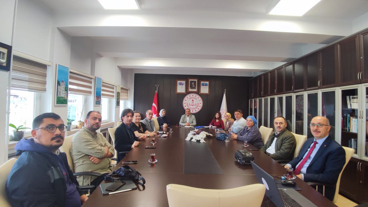 Millî Eğitim Bakanlığı tarafından yürütülen “Dilimizin Zenginlikleri Projesi” kapsamında İl Millî Eğitim  Şube Müdürü Erdoğan Karakaş başkanlığında Müdürlüğümüz toplantı salonunda İl yürütme komisyon toplantısı gerçekleştirildi.