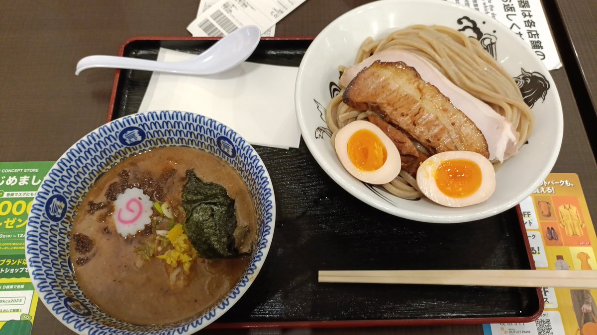 フードコート。
