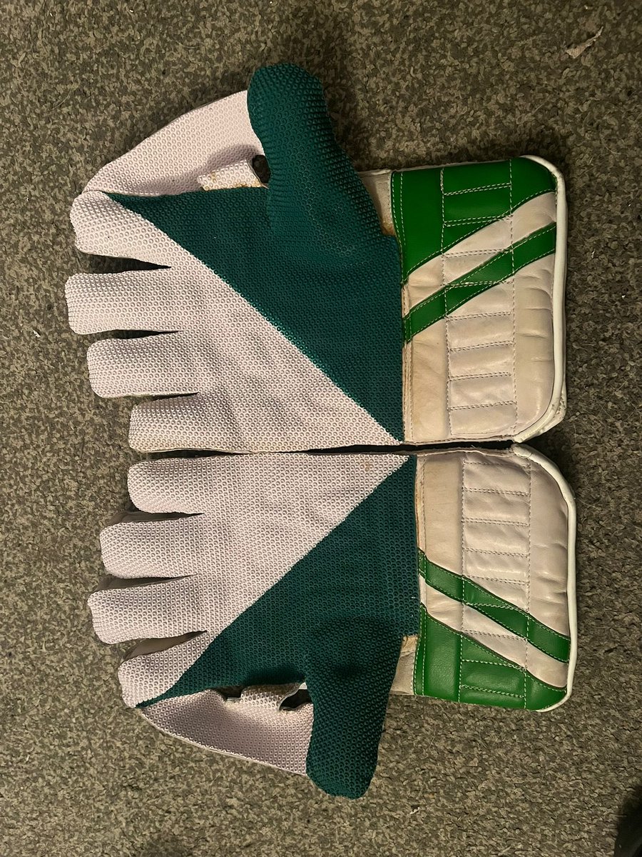 Re-faced Marcus’s gloves &amp; 2 pairs of mates Kooks.Sent back,delivered.Some horrible person nicked the parcel by blagging their way into the foyer of the flat.Should anyone hear anything please let me know. Distinctive gloves for the Italian national keeper <a href="/KeeperCourt/">Wicket Keepers Court.</a> <a href="/WK_Union/">Wicketkeeper's Union</a>